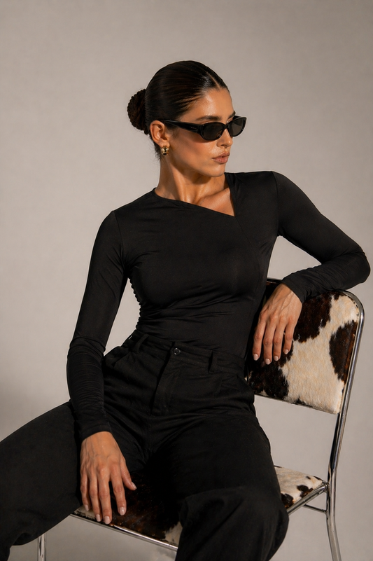 BLUSA ASIMÉTRICA UMBRA –  LYCRA FRIA NEGRA